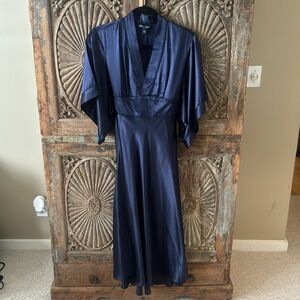 New Banana Republic 100% silk kimono dress size 2
